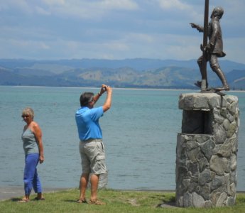 Young Nicks statue at Gisborne
