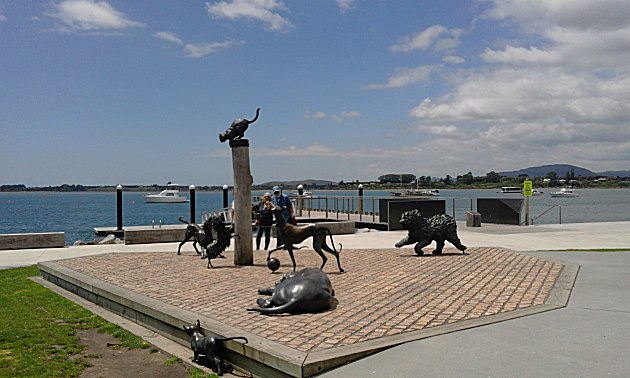 Bronze sculptures on Tauranga sea front