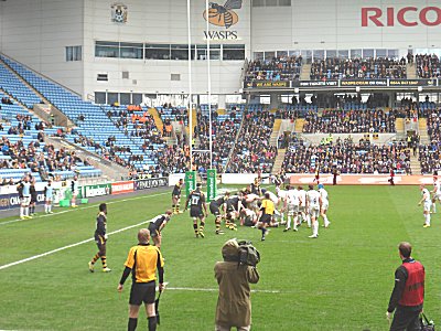 Exeter attack the Wasps try line